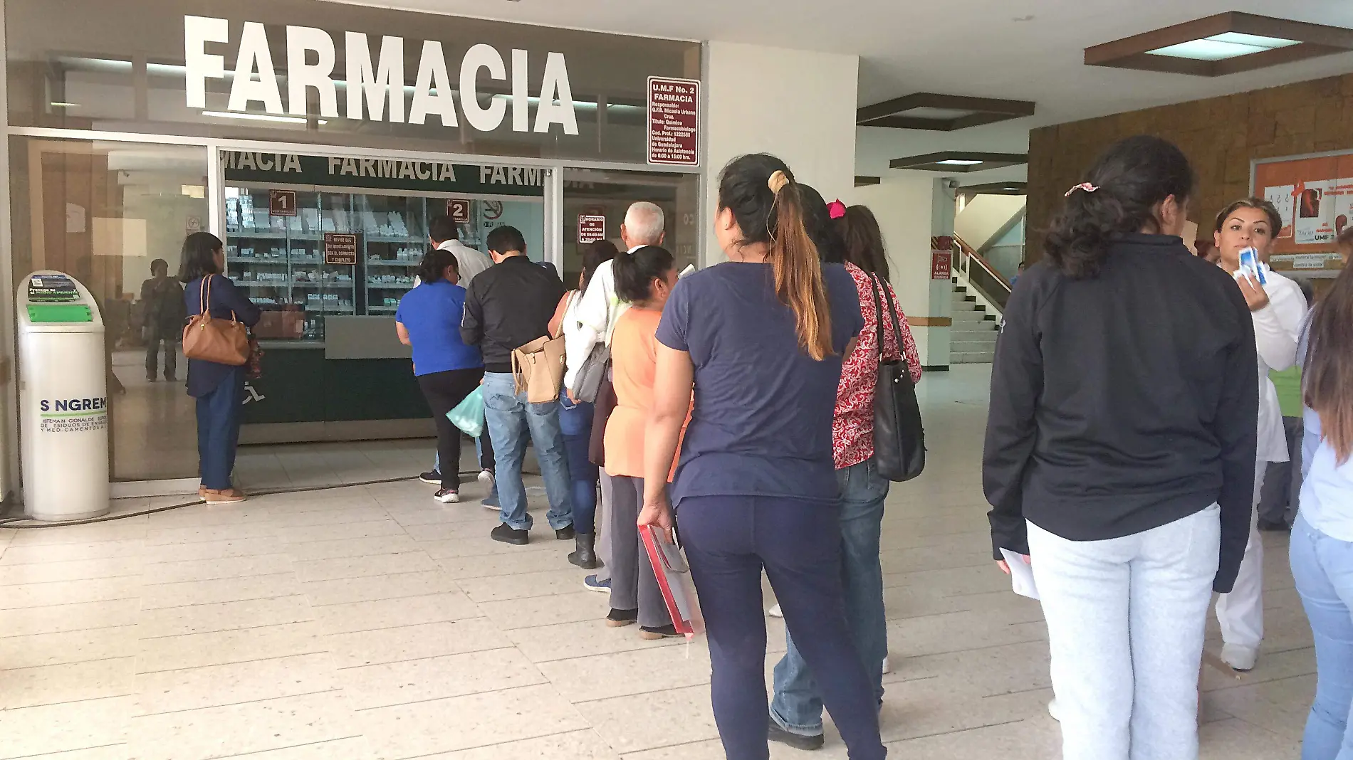 CLINICA 2 entregan medicamentos para desparacitar y electrolitos (1)